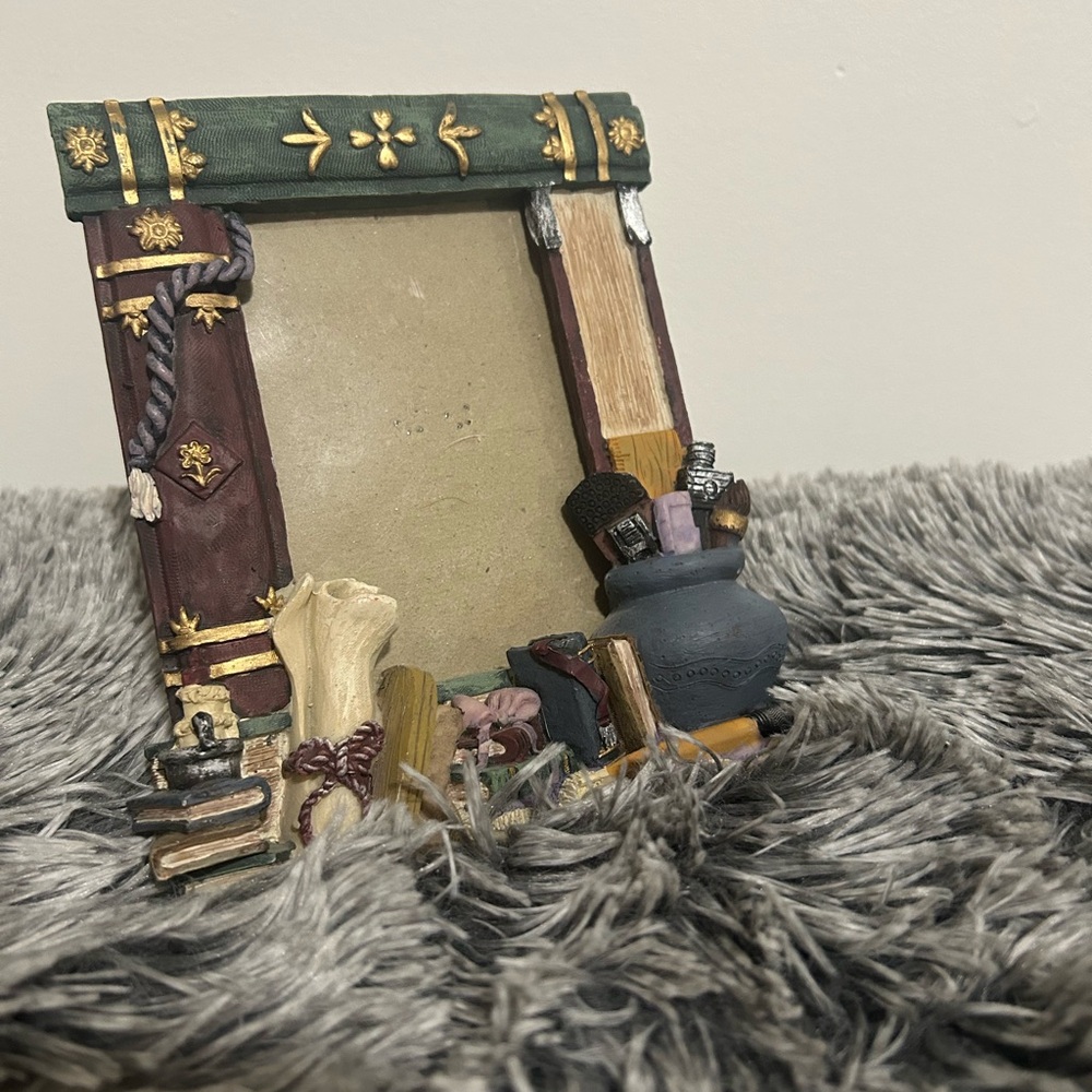Vintage Decorative Book-Themed Photo Frame